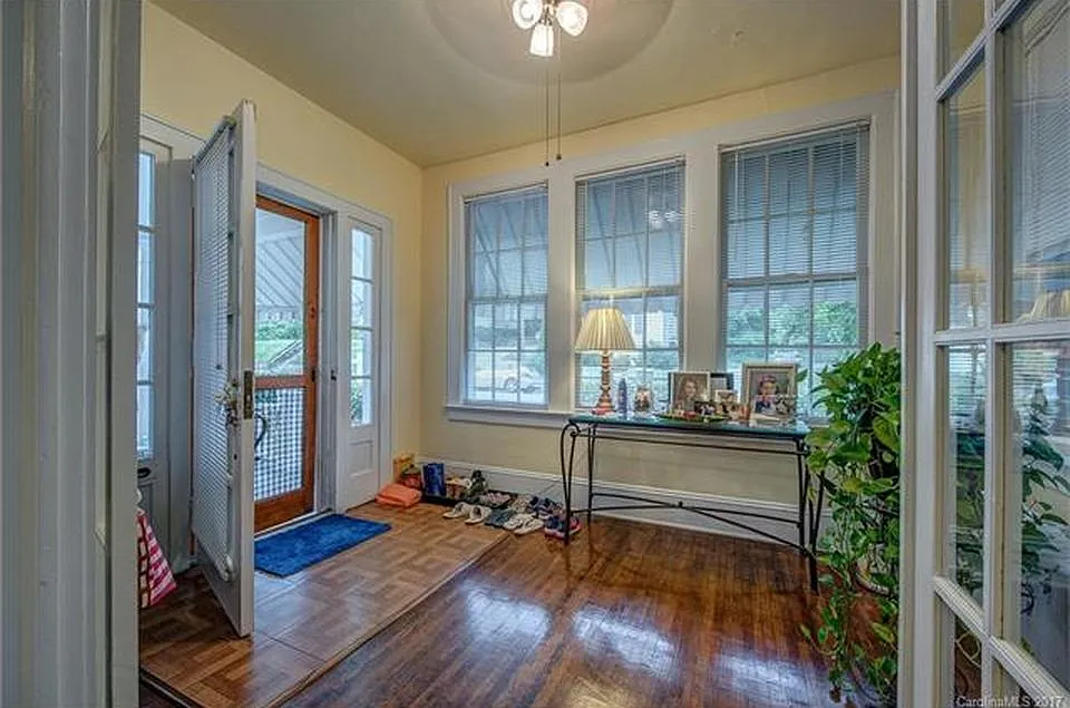 506 S Lee Street - C — Photo 3