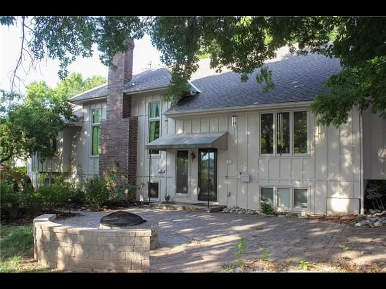 307 S Park Dr — Photo 4