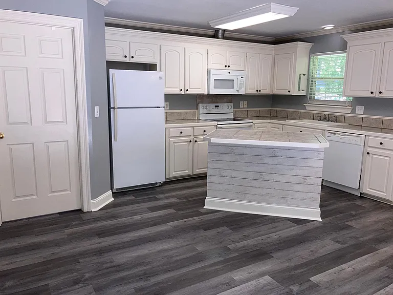 Kitchen (laundry room in door to left)