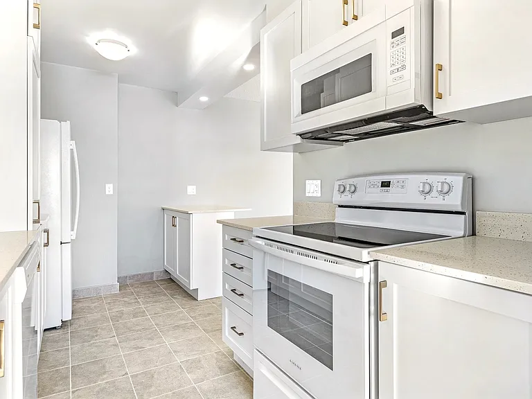 2220 Halifax Dr — Photo 13