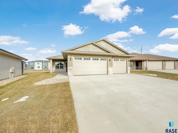 2412 E Tinley St, Brandon, SD 57005
