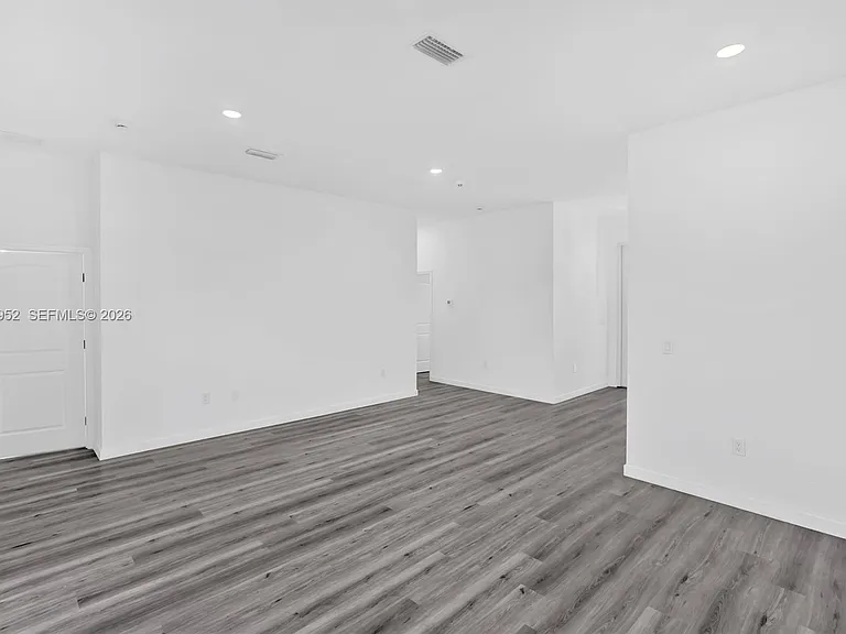 719 Little Rock St E — Photo 13