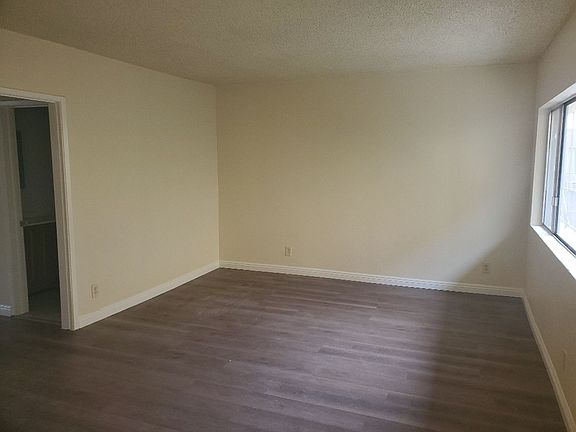 3rd image of 13418 Vanowen St #10