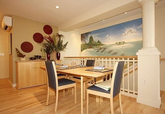 Dining area & wall mural