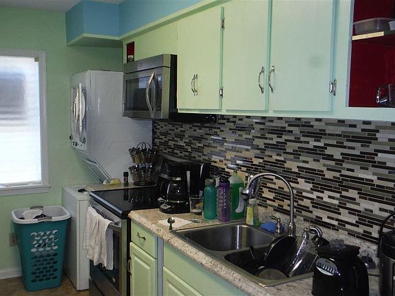 5th image of 132 Kingsbury Dr