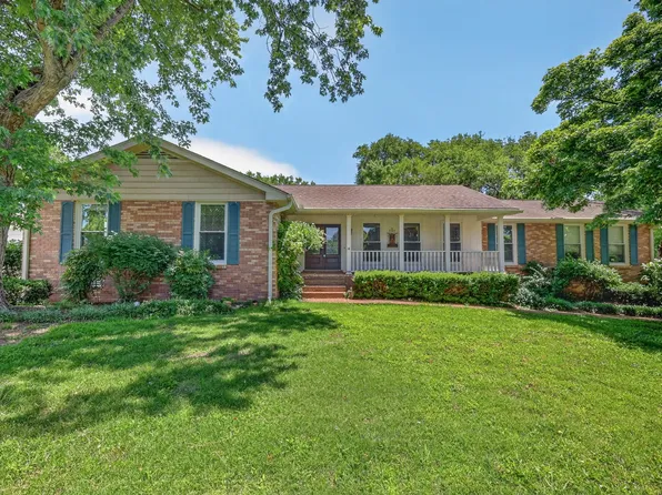 111 Countrywood Dr, Lebanon, TN 37087