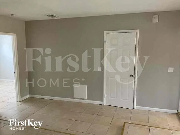 Building Photo - 8313 Oleander Ln