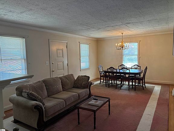 4th image of 207 Alpine Way