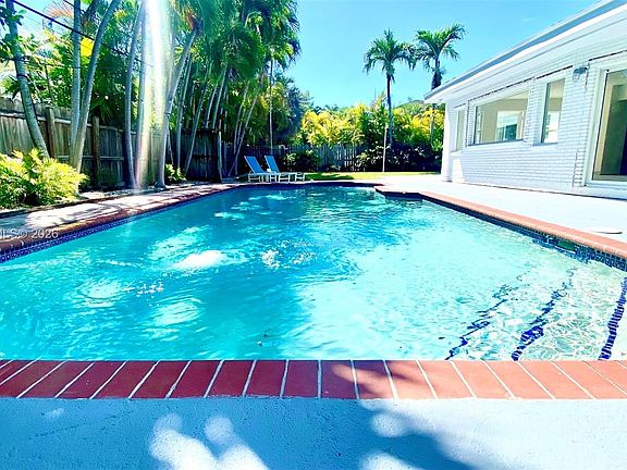 2nd image of 255 Ridgewood Rd