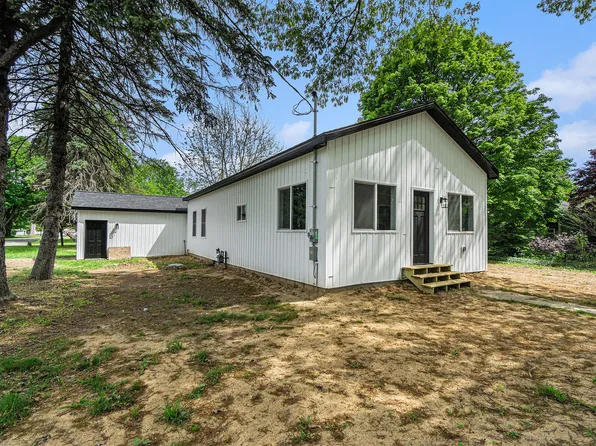 408 W Exchange St, Gobles, MI 49055