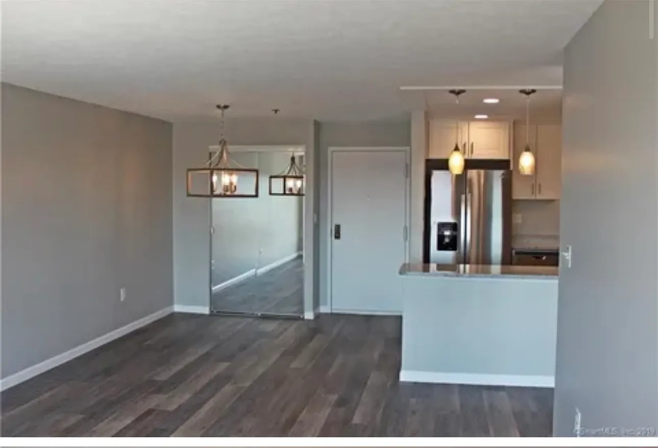 2 bed, 1075 sqft, $2,000 — Photo 2