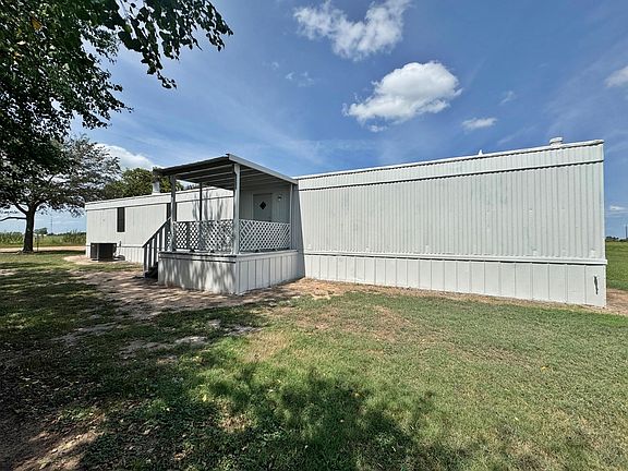 2nd image of 2478 Hintz Rd