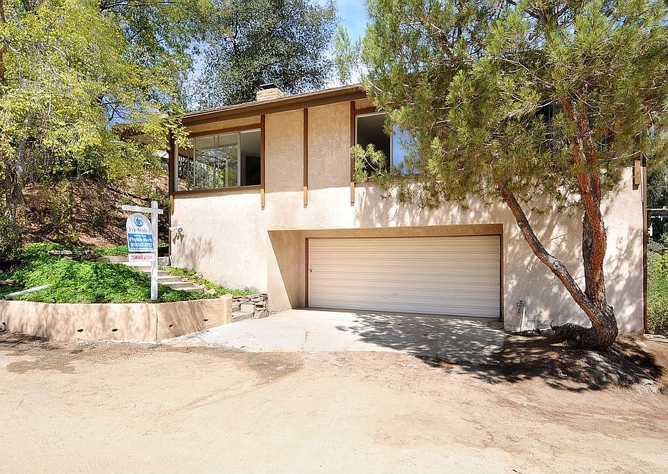1102 Outlook Lane