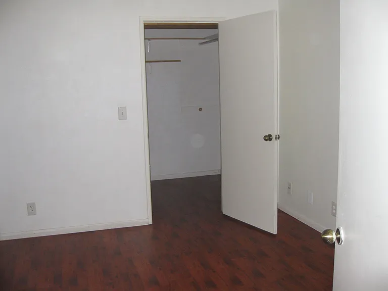 9920 Jordan Ave — Photo 6