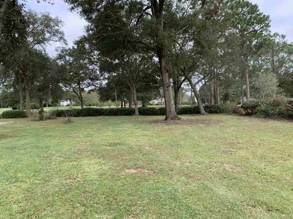 5640 Trevino Dr, Milton, FL 32570