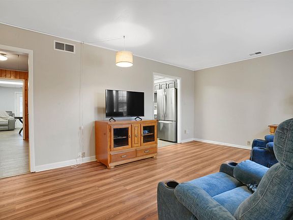 5th image of 3308 Sheridan Rd