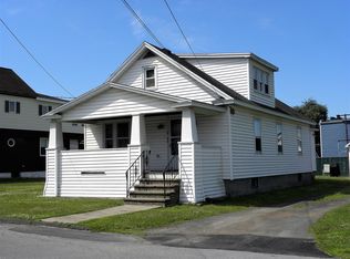 30-32 Charles St, Waterford, NY 12188