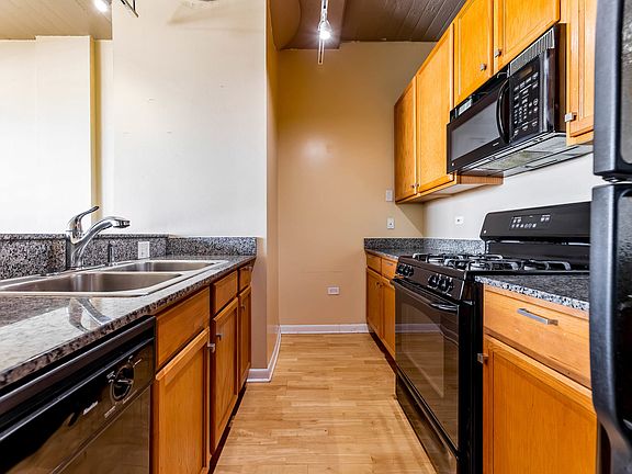 5th image of 1550 S Blue Island Ave Unit 613