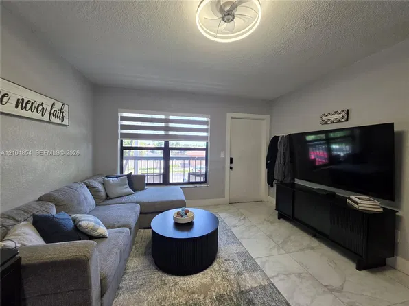 6605 W 26th Dr APT 22-18, Hialeah, FL 33016