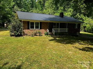 833 E Chestnut St, Stanley, NC 28164