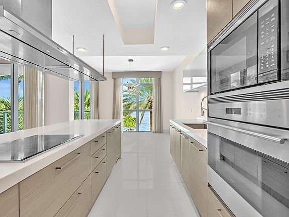 4th image of 17301 Biscayne Blvd APT 210