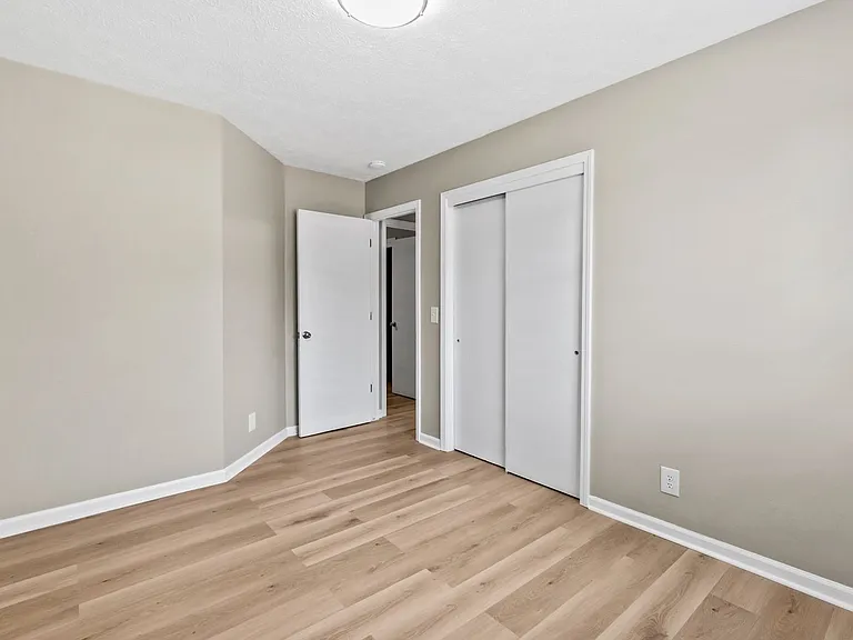 5106 N 128th St — Photo 11