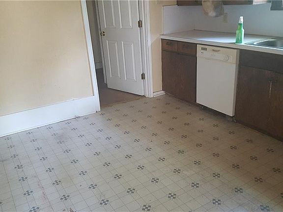 4th image of 202 N Daugherty Ave