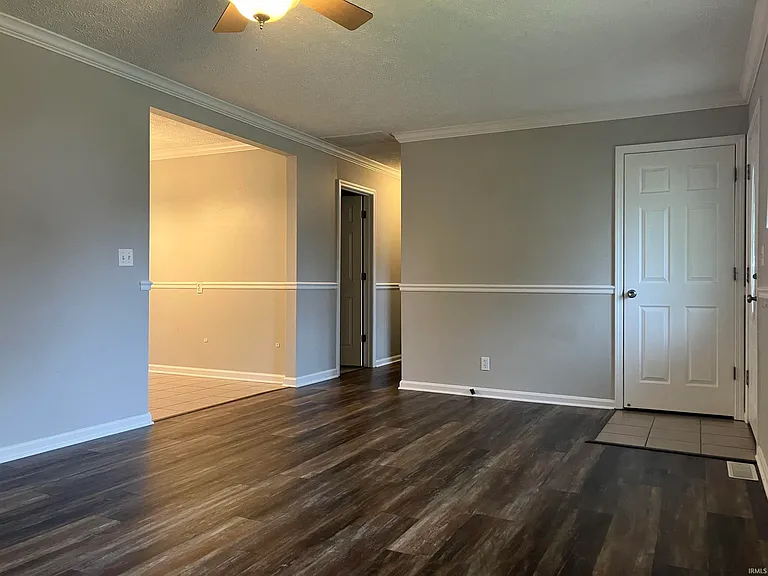 900 S Saint James Blvd — Photo 5