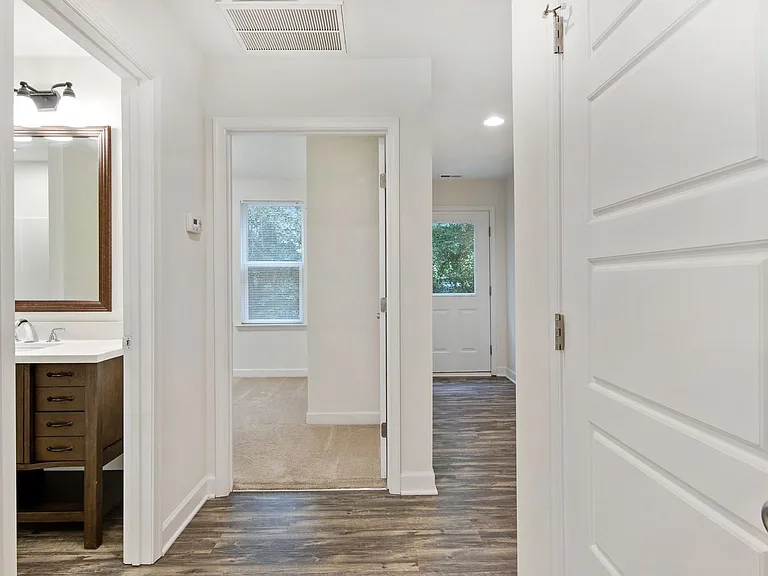 108 Brickyard Ln — Photo 4