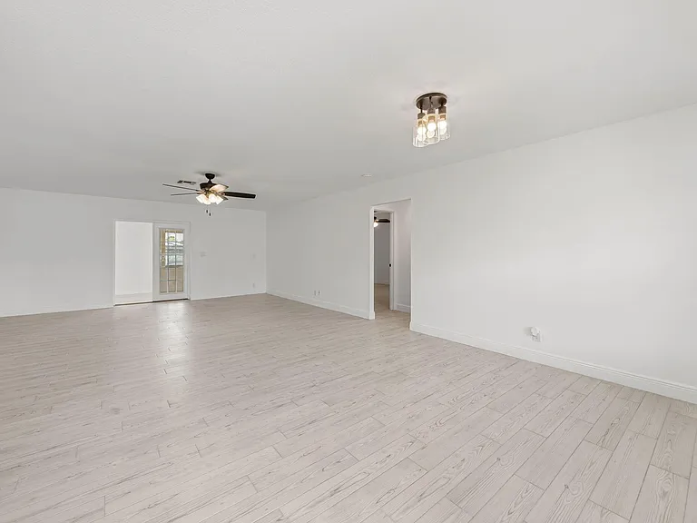 908 Hibiscus Dr — Photo 7