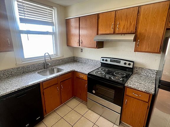 5th image of 132 Academy Ln