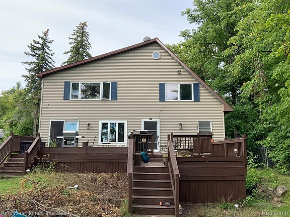 3rd image of 14999 Maple Dr