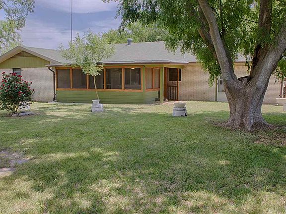 3rd image of 1004 Highland Dr