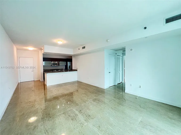 950 Brickell Bay Dr — Photo 7