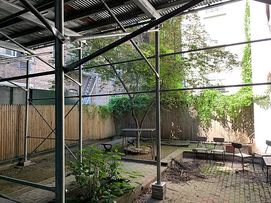 Rented by Buchbinder & Warren | media 4