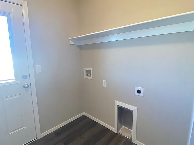 2704B Sidney St — Photo 15