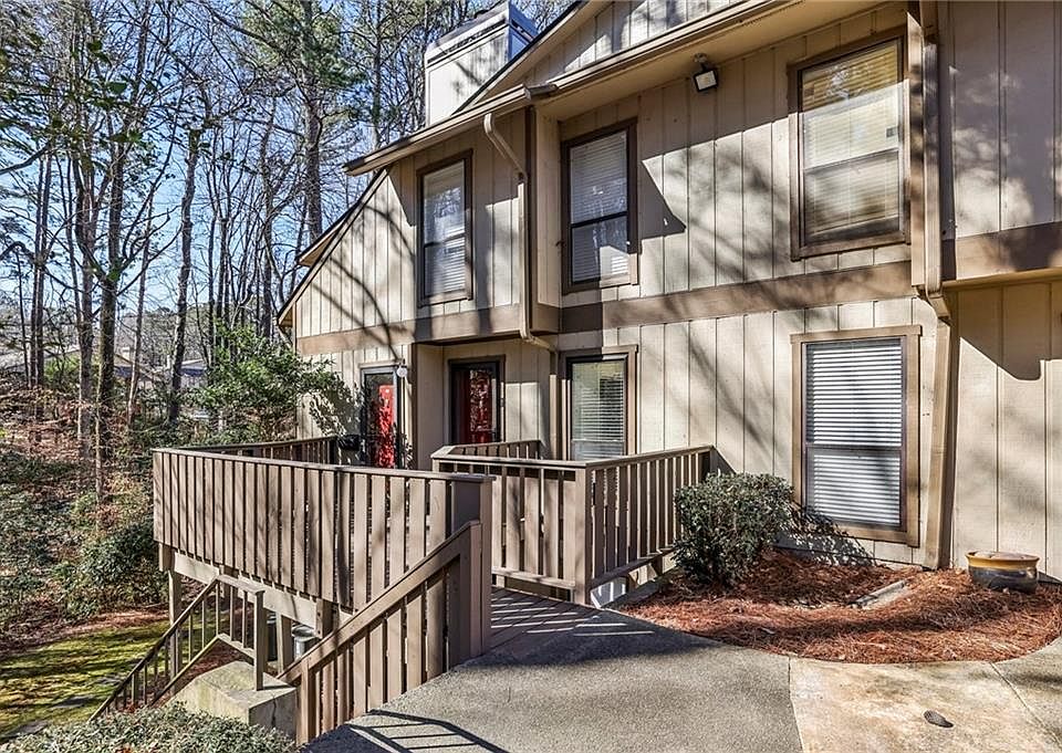1st image of 1503 Woodcliff Dr NE