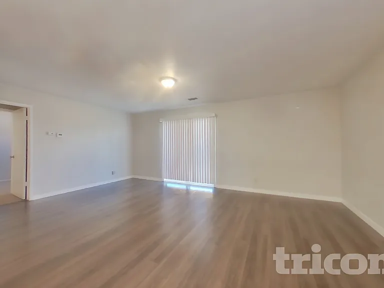 1630 E Lake Ct — Photo 3