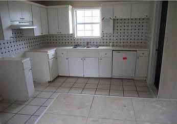 2nd image of 418 NW Greenmeadow Dr