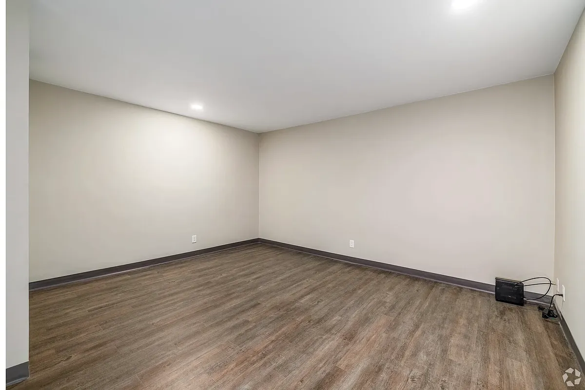 Living area. Middle unit layout - 1940 Place