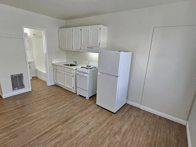 527 N Alexandria Ave #2 — Photo 2