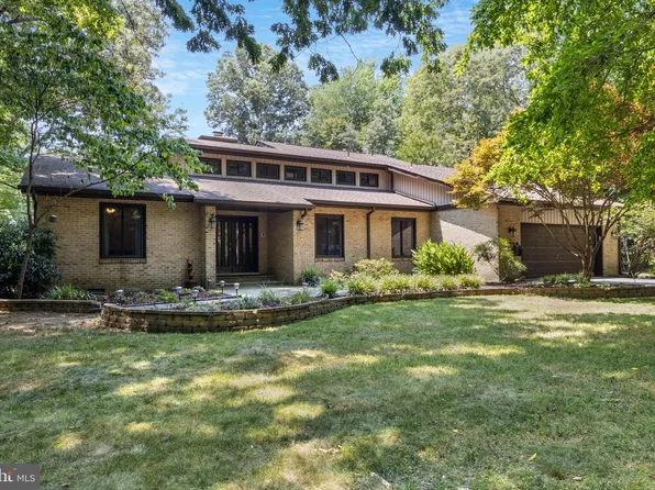 6955 Wood Glen Dr, Hughesville, MD 20637