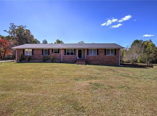 425 Richards Rd NE, White, GA 30184