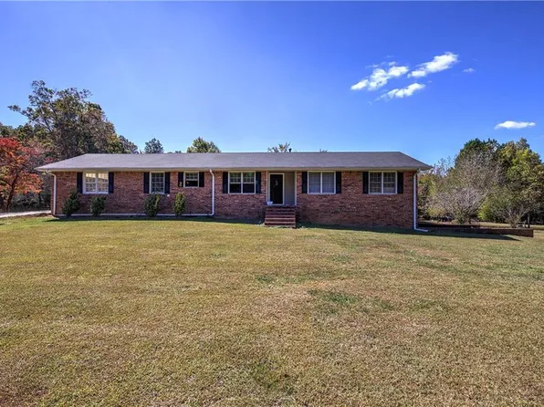 425 Richards Rd NE, White, GA 30184