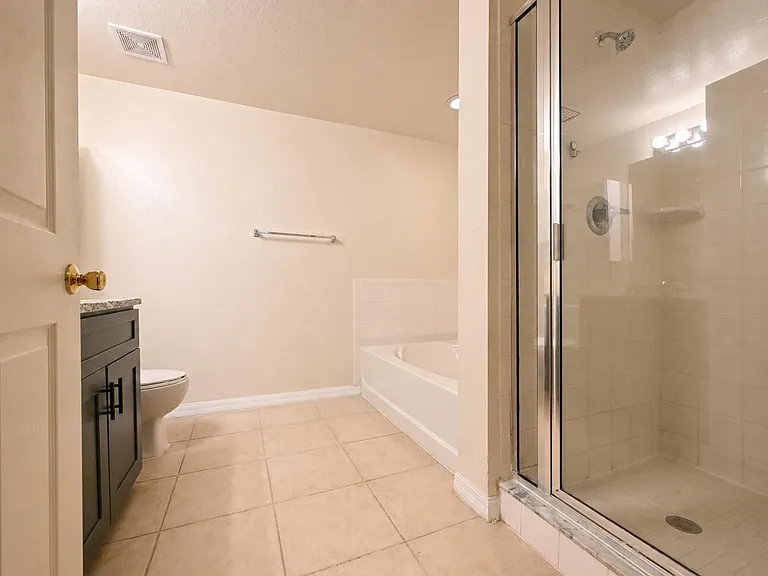 356 SE Rogers Ct — Photo 18