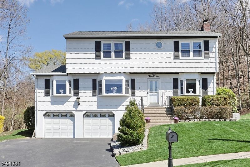 1st image of 26 Scrivani Dr