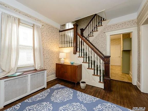 3rd image of 27 Herbert Ave