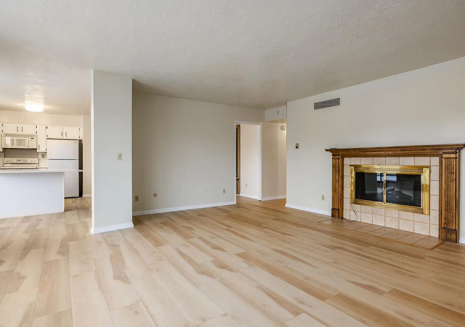 Rare 1,600+ Sq Ft Condo In The Marmalade District — Photo 2
