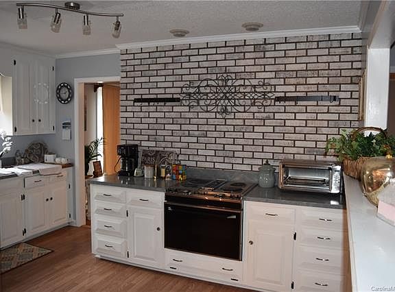 4th image of 389 Baymount Dr #34