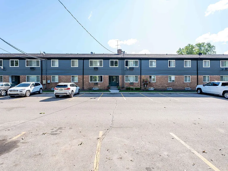 One11 Utica Park — Photo 5